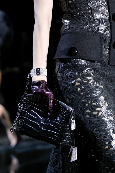 Look 200